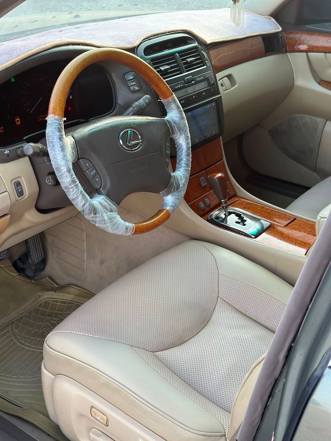 Car Image 2004 LEXUS LS 430