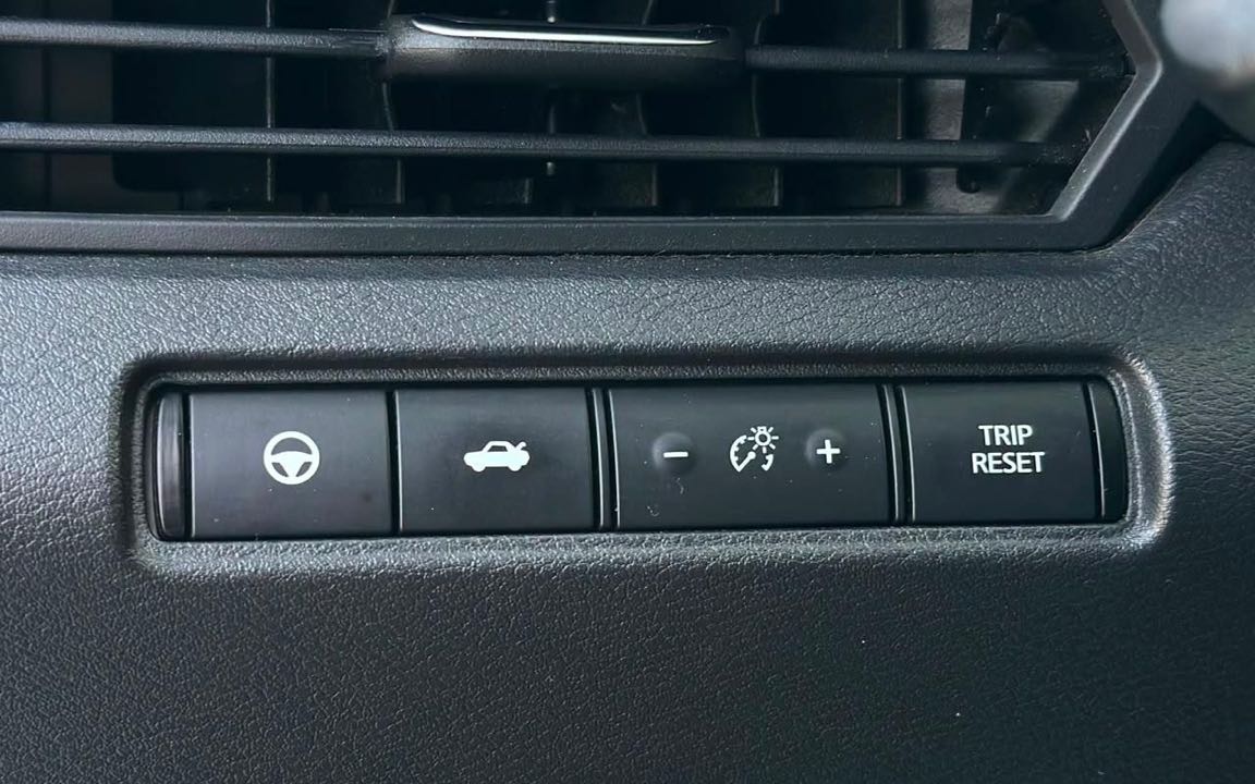 Car Image 2019 NISSAN ALTIMA SV