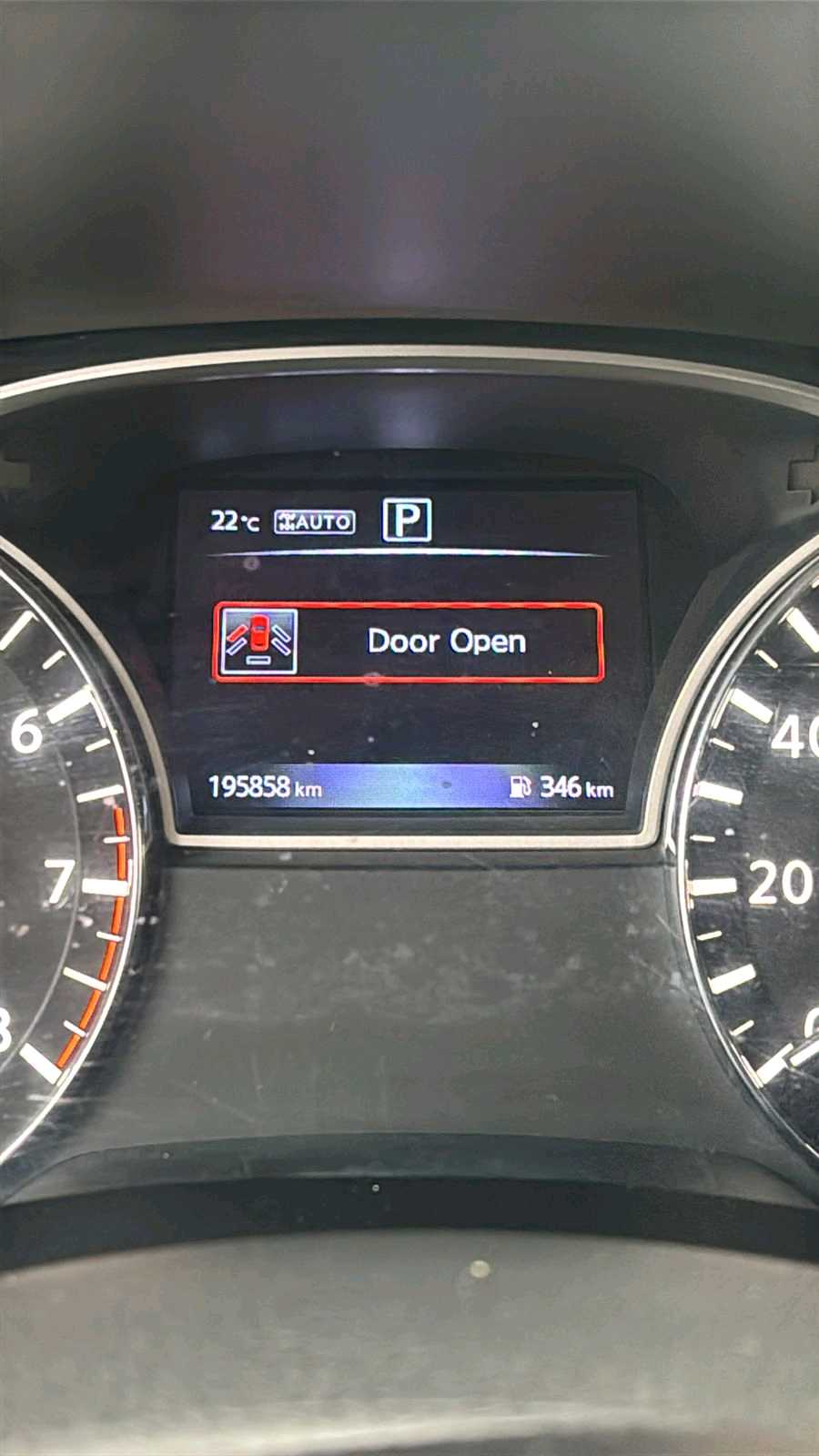 Car Image 2017 NISSAN PATHFINDER SV