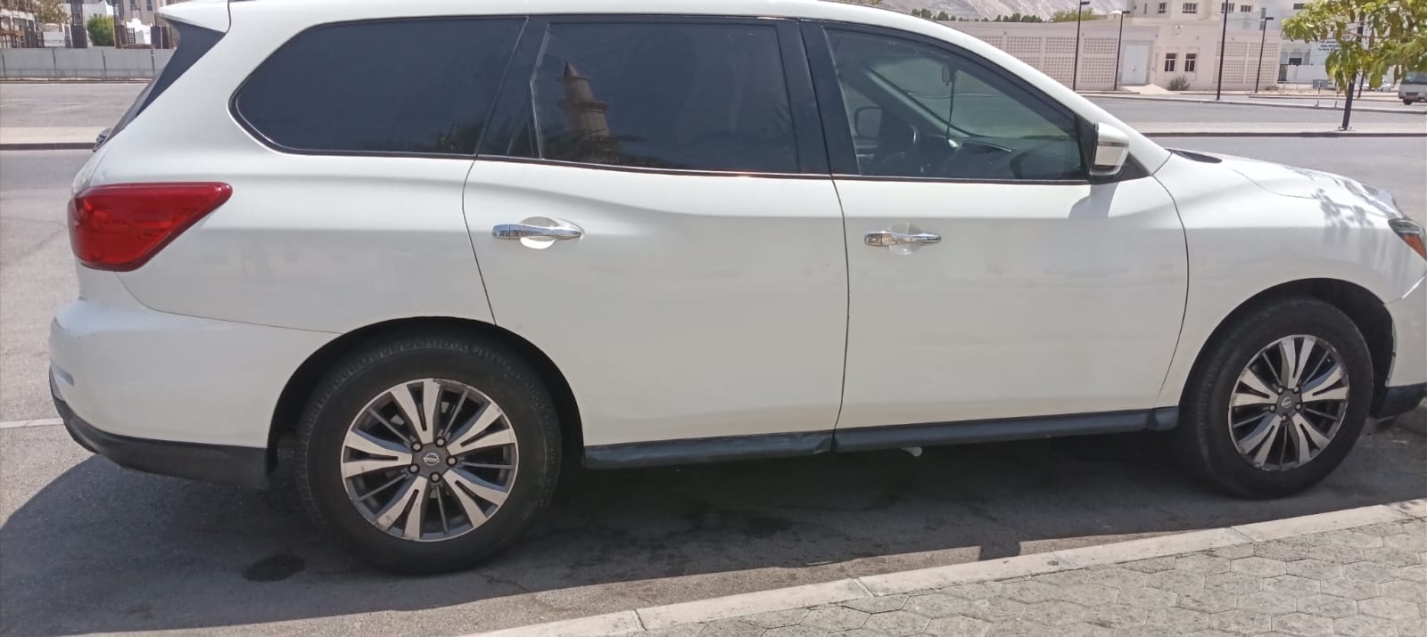Car Image 2017 NISSAN PATHFINDER SV