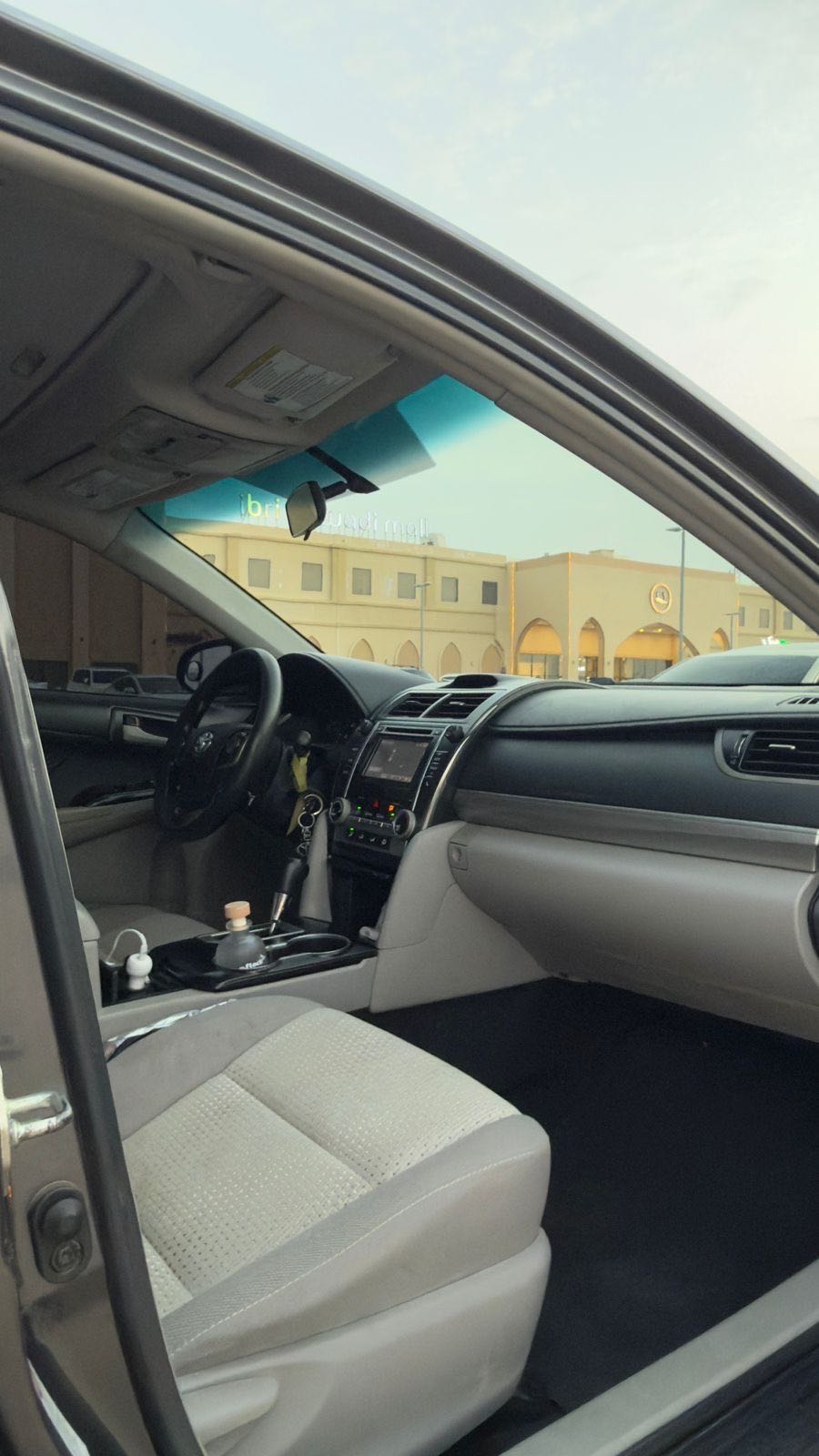 Car Image 2014 TOYOTA CAMRY XLE