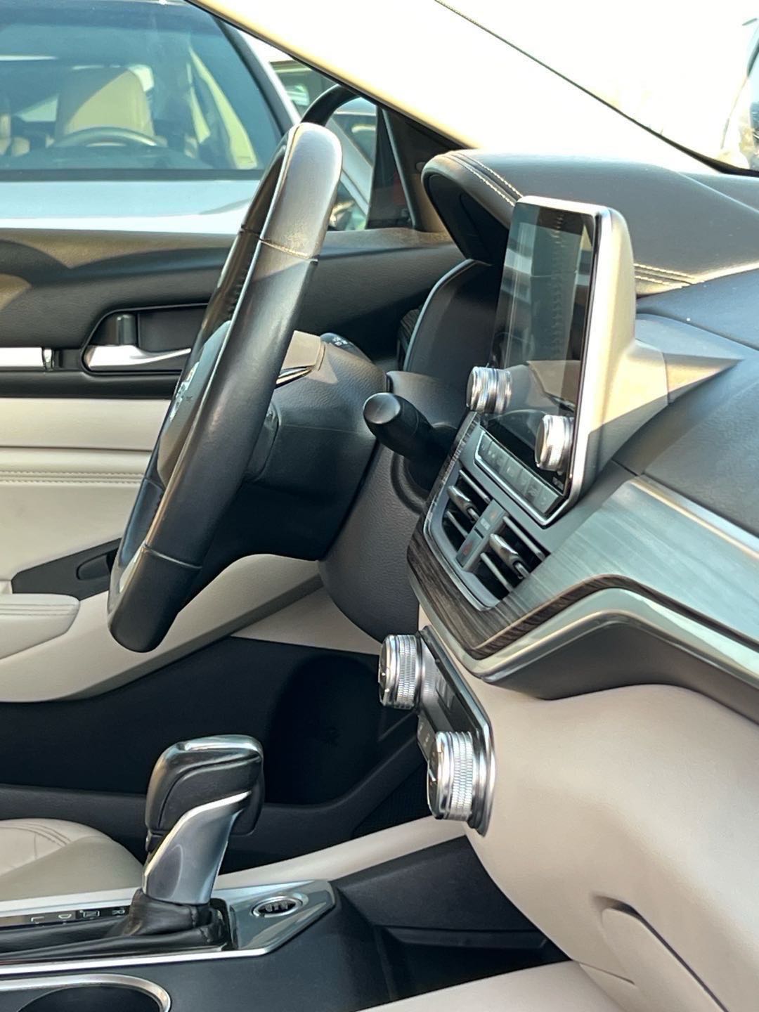 Car Image 2019 NISSAN ALTIMA Platinum 