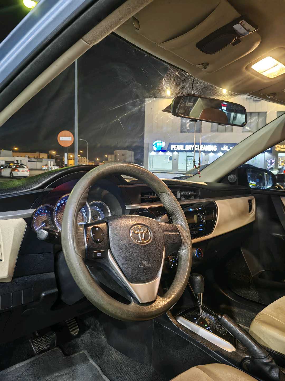 Car Image 2015 TOYOTA COROLLA SE