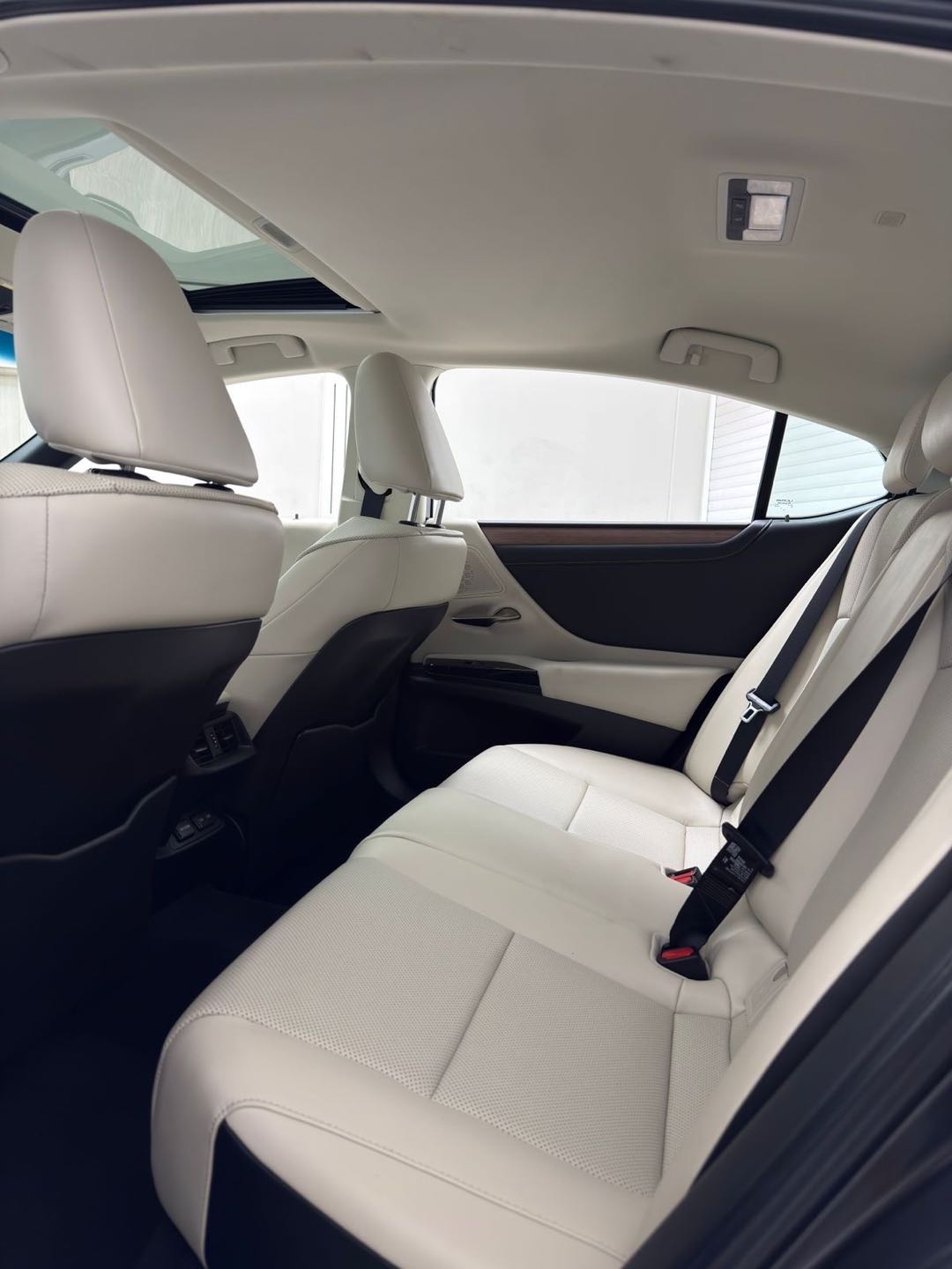 Car Image 2025 LEXUS ES 350