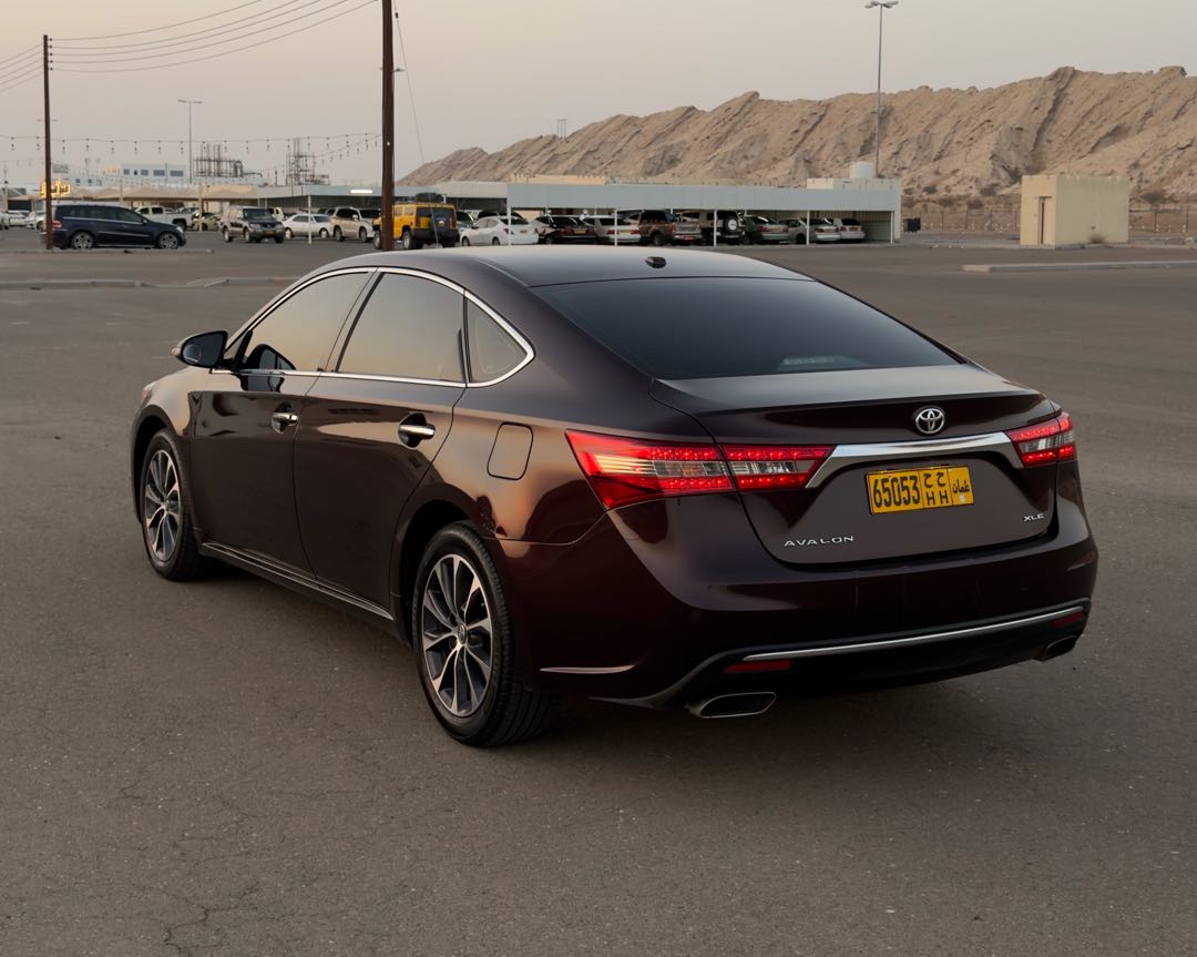 Car Image 2018 TOYOTA AVALON XLE