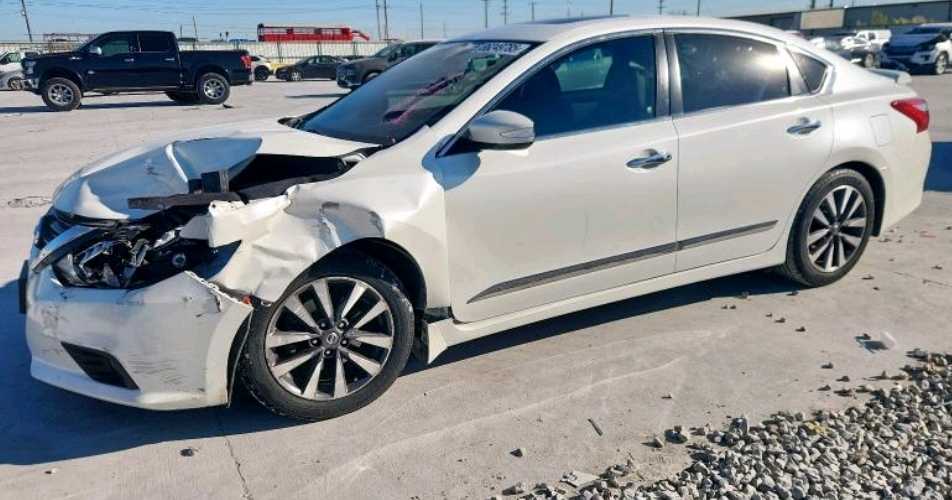 Car Image 2017 NISSAN ALTIMA SL