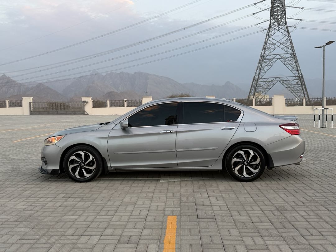 Car Image 2017 HONDA ACCORD SPORT