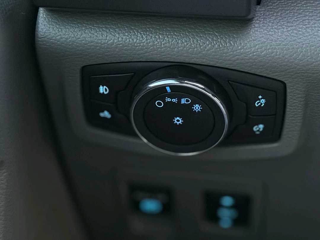 Car Image 2018 FORD F-150 XLT