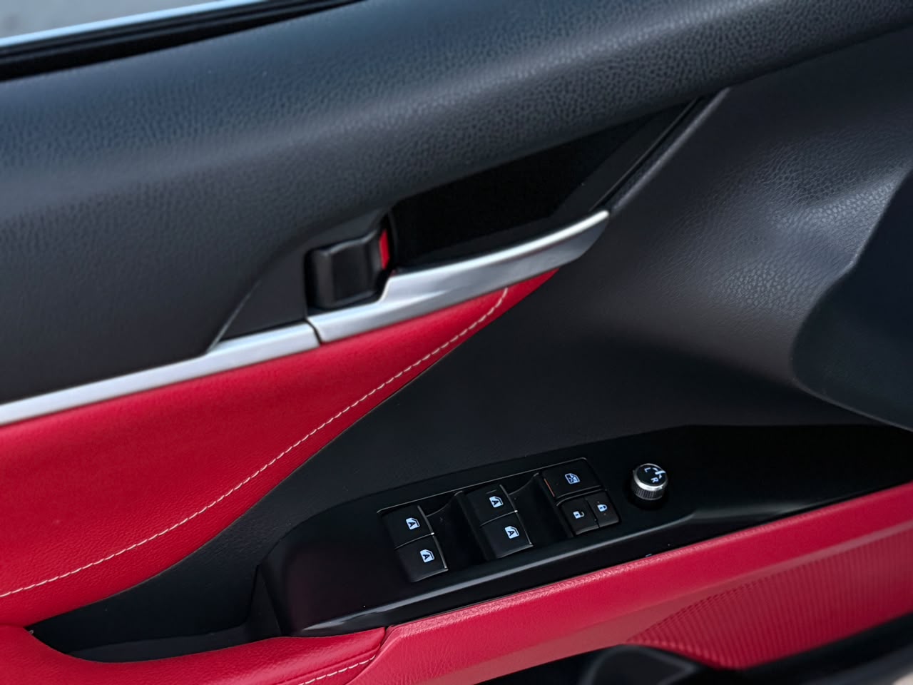 Car Image 2018 TOYOTA CAMRY XSE