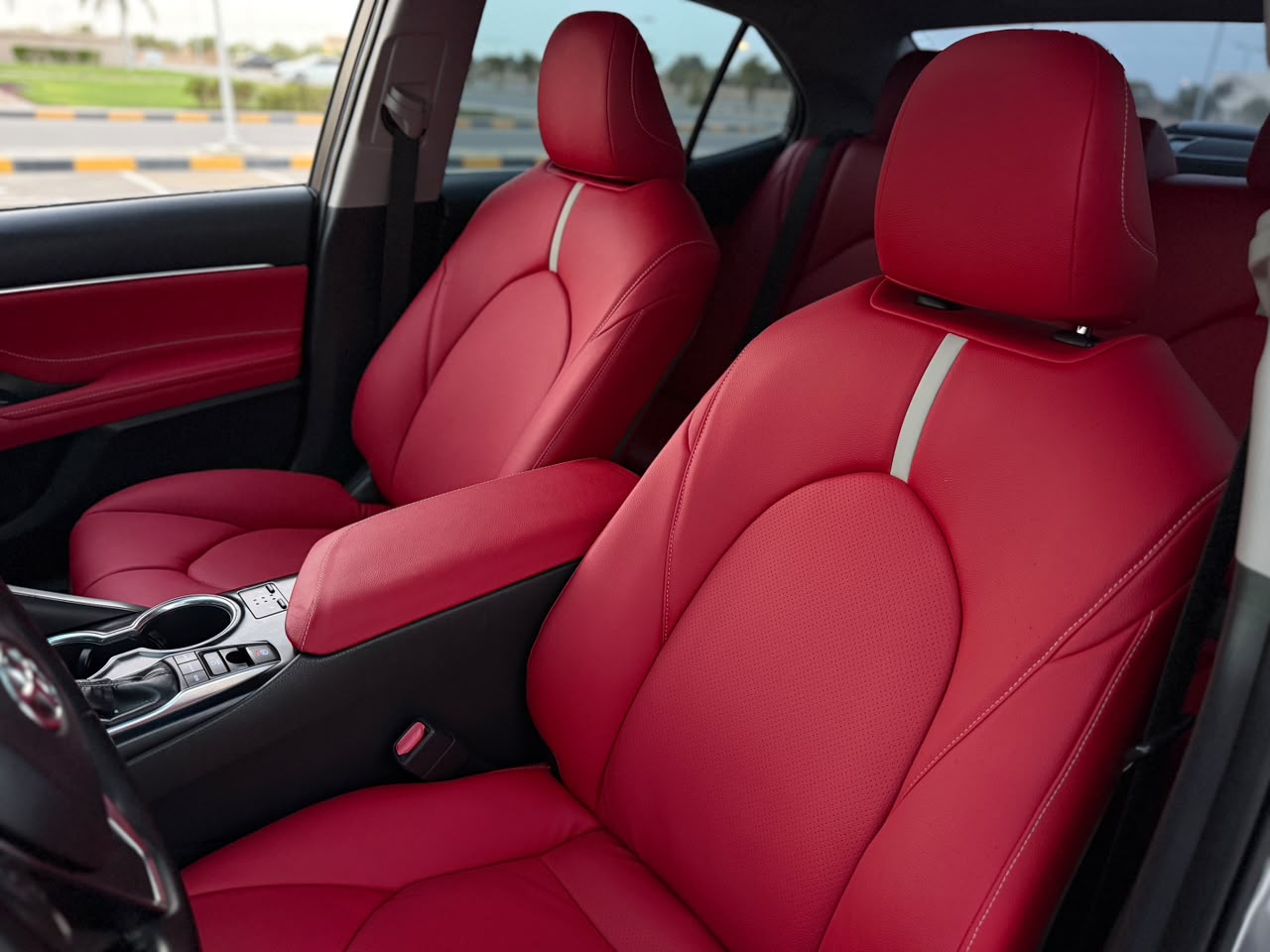 Car Image 2018 TOYOTA CAMRY XSE