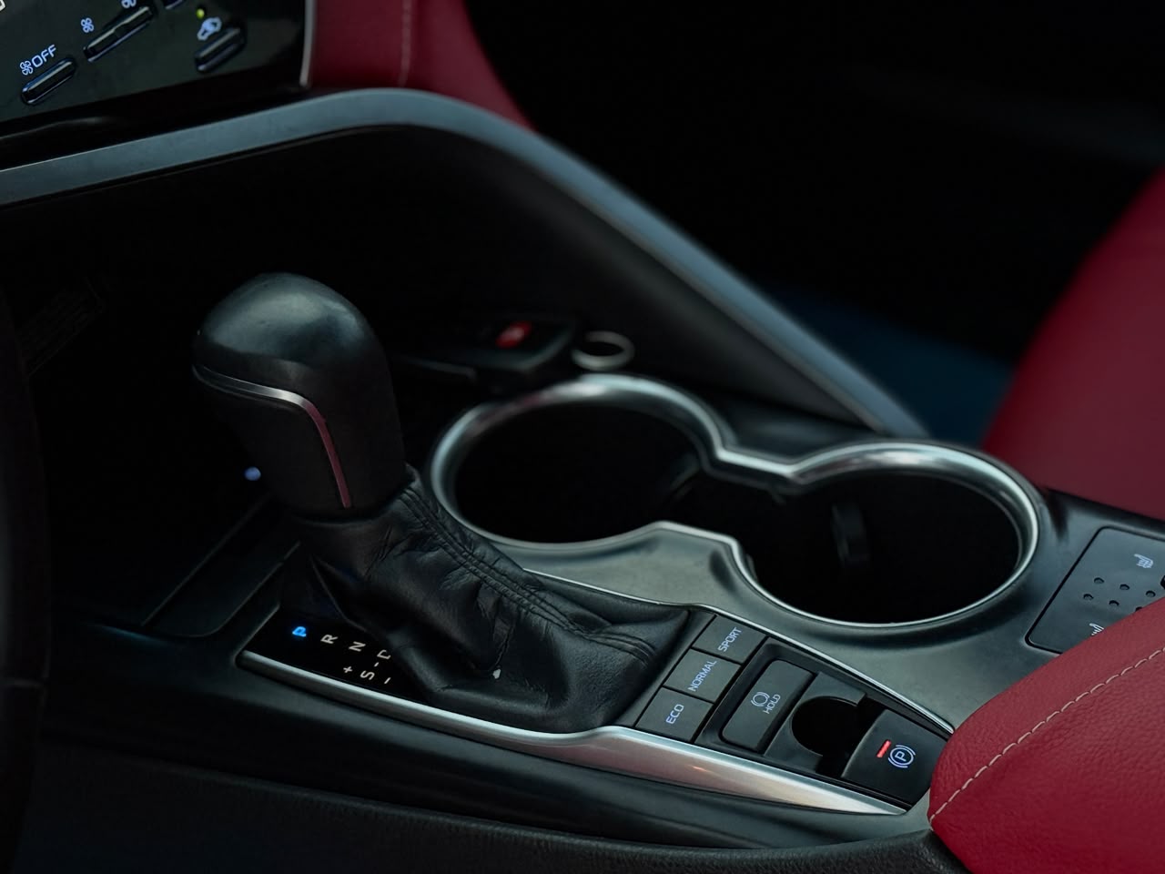 Car Image 2018 TOYOTA CAMRY XSE