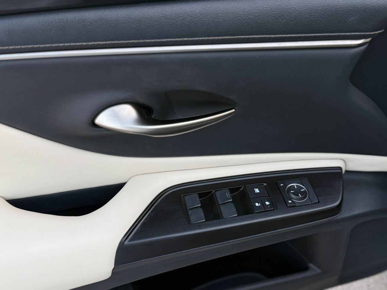 Car Image 2019 LEXUS ES 350