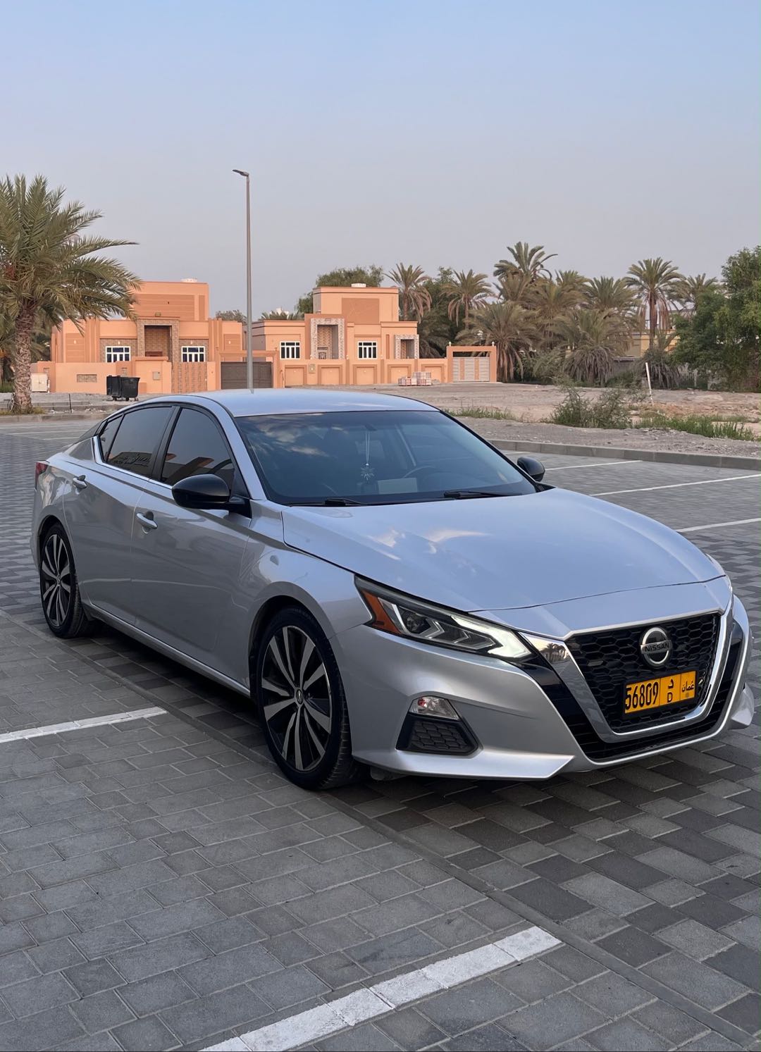 Car Image 2019 NISSAN ALTIMA SR