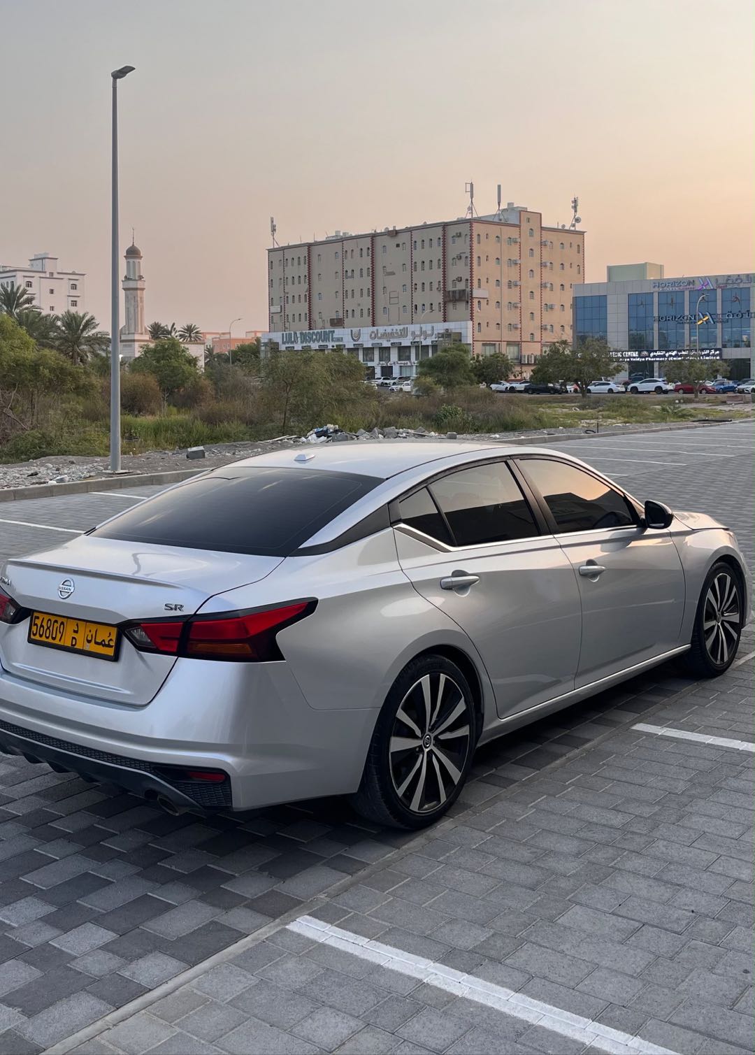 Car Image 2019 NISSAN ALTIMA SR
