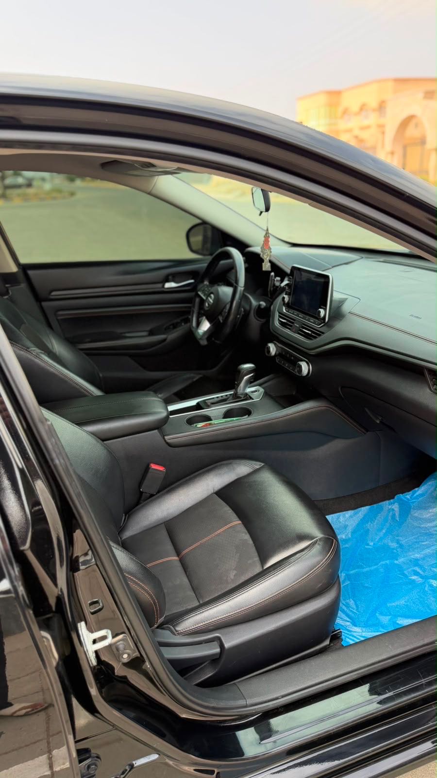 Car Image 2020 NISSAN ALTIMA SR