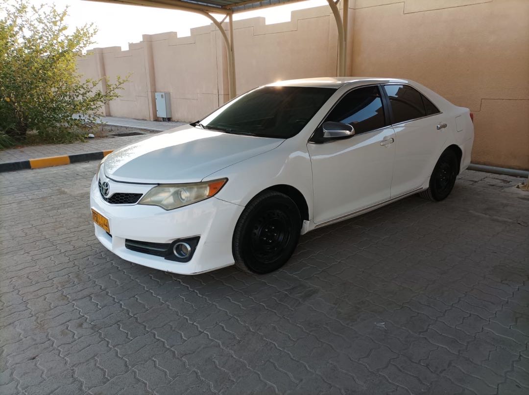 Car Image 2012 TOYOTA CAMRY LE