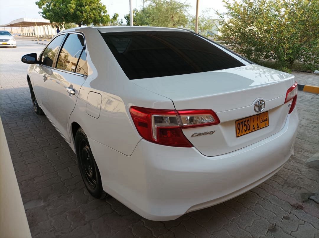 Car Image 2012 TOYOTA CAMRY LE