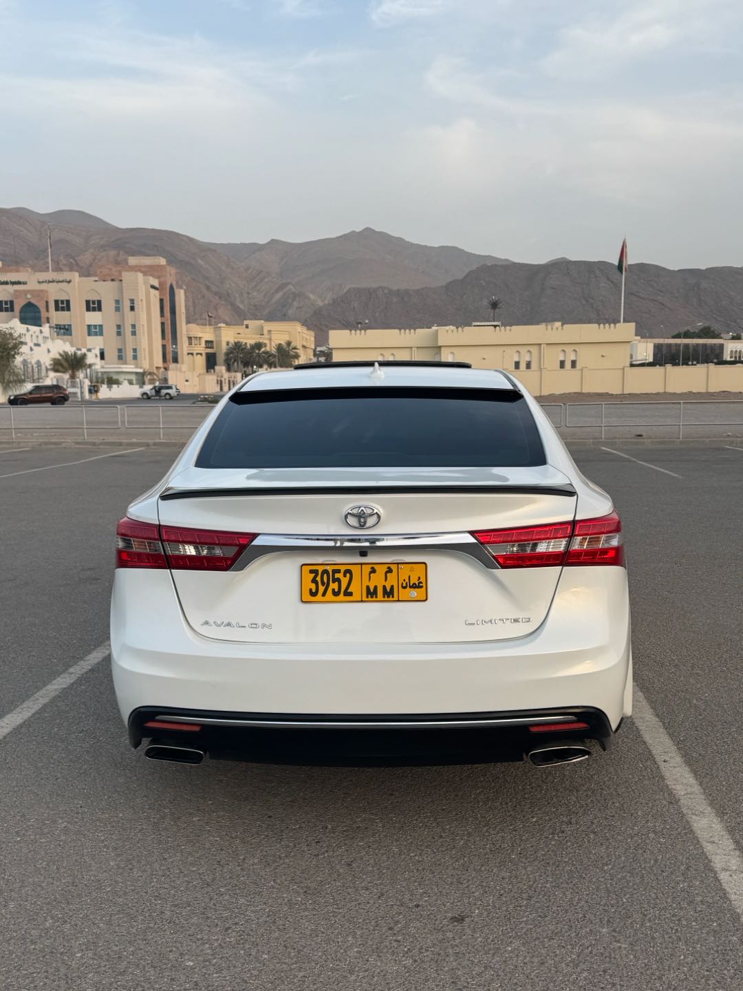 Car Image 2018 TOYOTA AVALON LIMITED