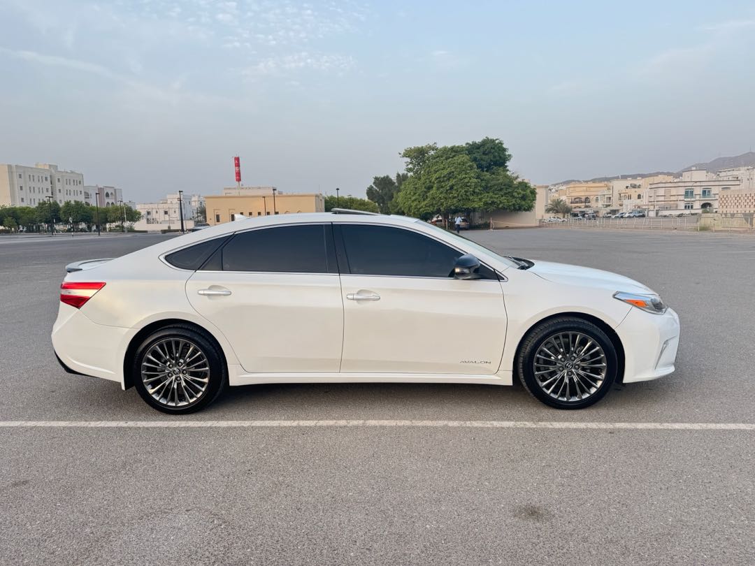 Car Image 2018 TOYOTA AVALON LIMITED
