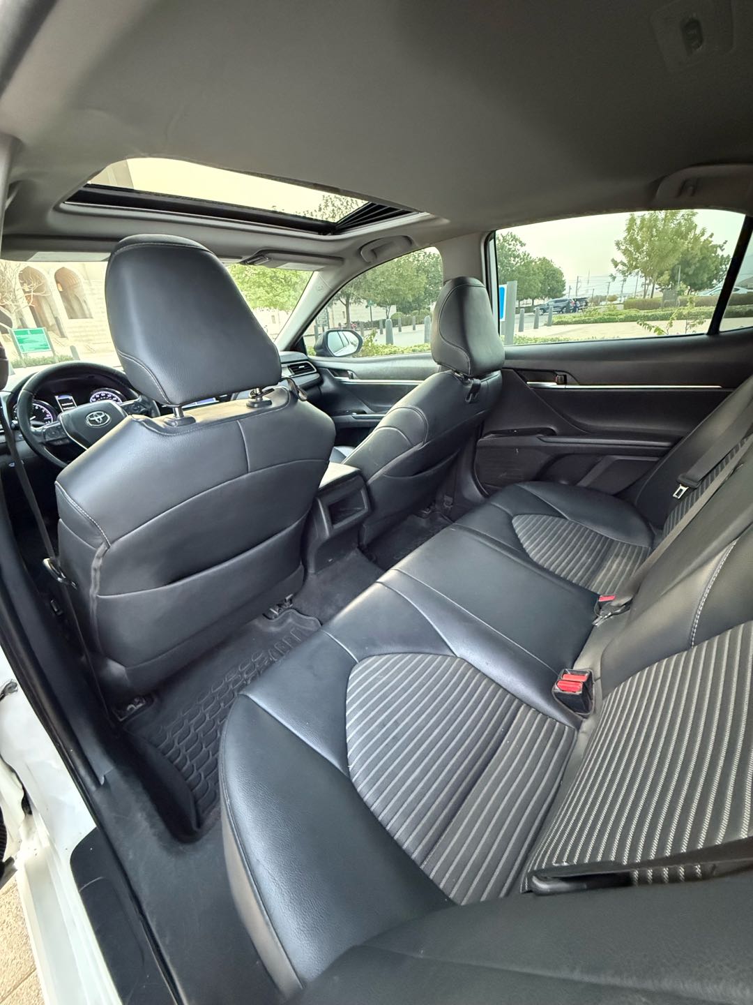 Car Image 2019 TOYOTA CAMRY SE