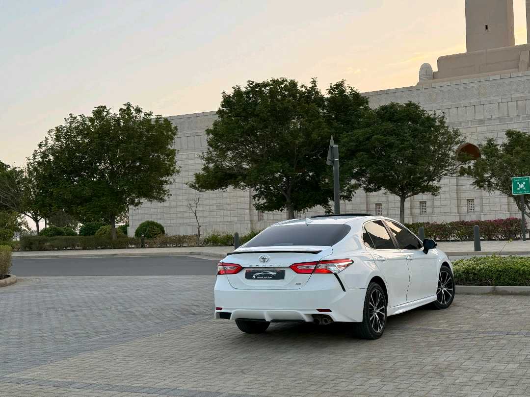 Car Image 2019 TOYOTA CAMRY SE