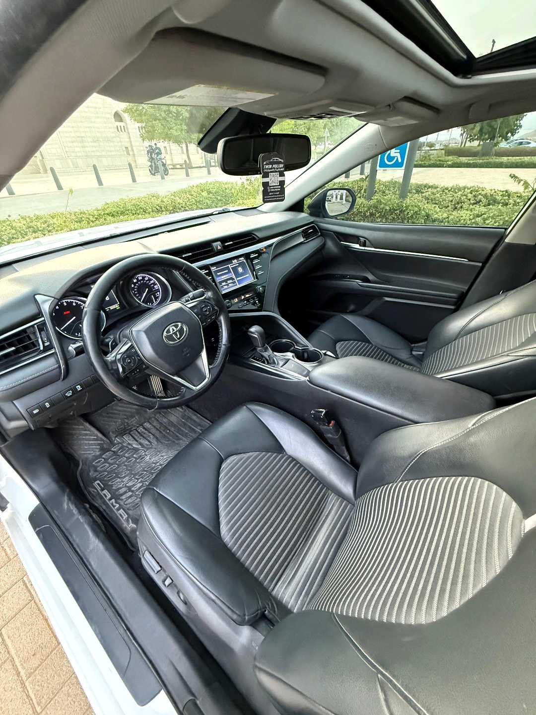 Car Image 2019 TOYOTA CAMRY SE