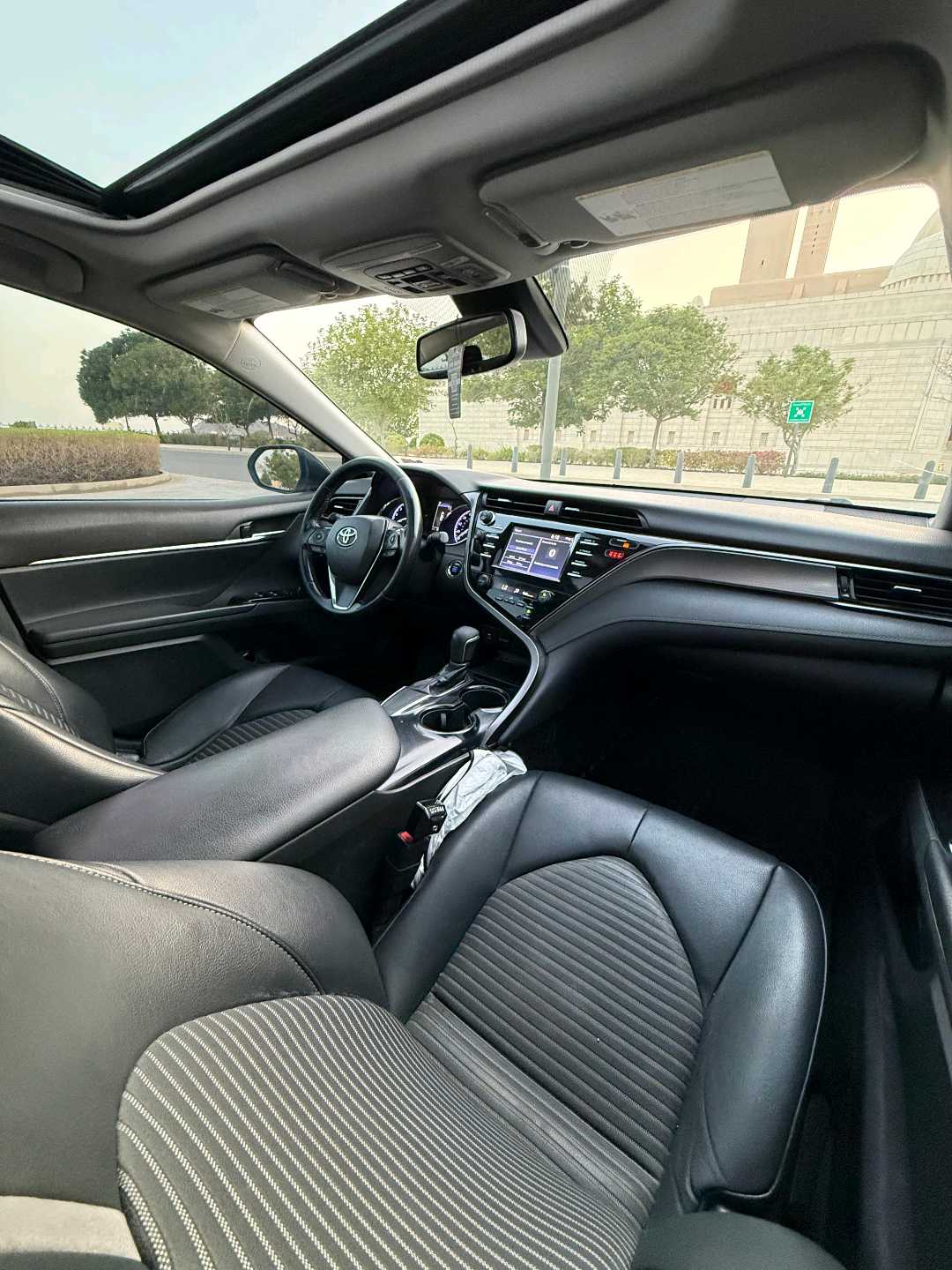 Car Image 2019 TOYOTA CAMRY SE