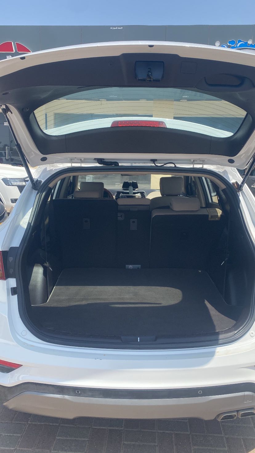 Car Image 2017 HYUNDAI SANTA FE 
