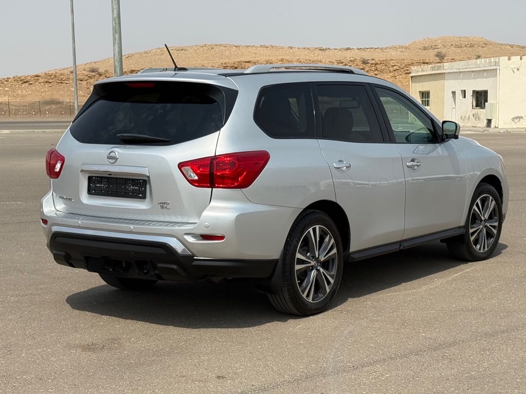 Car Image 2018 NISSAN PATHFINDER SL