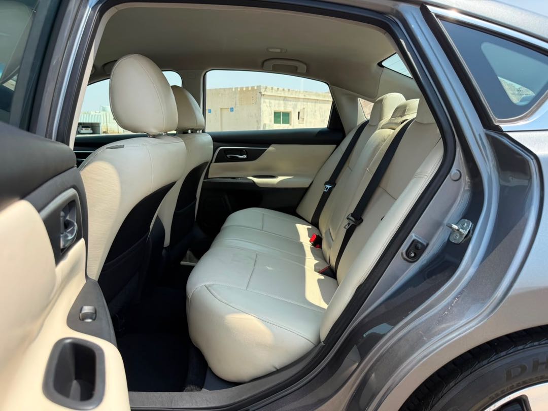 Car Image 2017 NISSAN ALTIMA SV