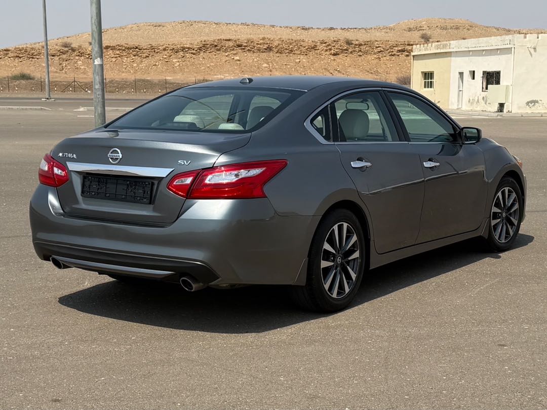Car Image 2017 NISSAN ALTIMA SV
