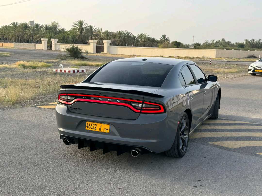 Car Image 2019 DODGE CHARGER SXT