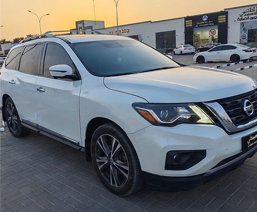 Car Image 2017 NISSAN PATHFINDER PLATINUM