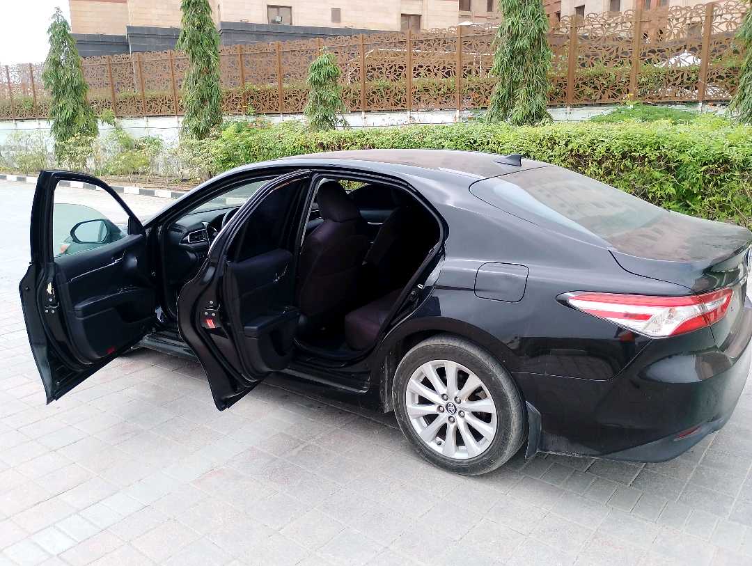 Car Image 2020 TOYOTA CAMRY LE