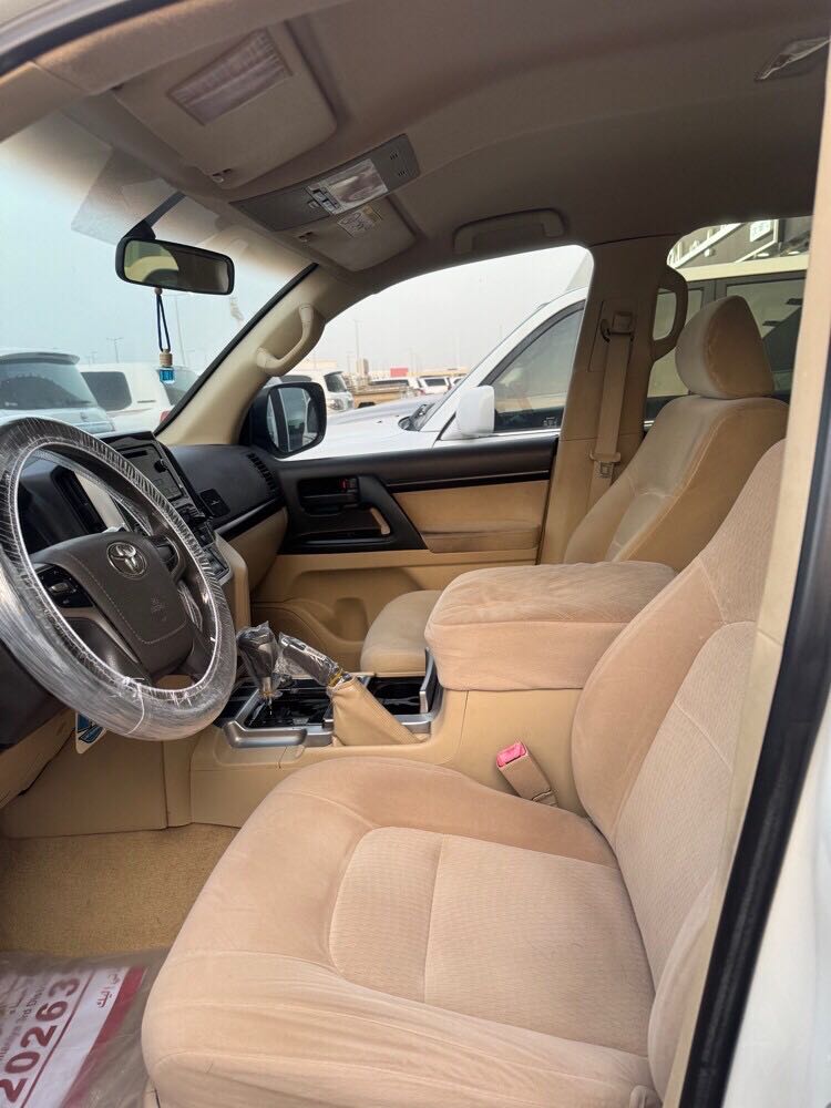 Car Image 2016 TOYOTA LAND CRUISER GX