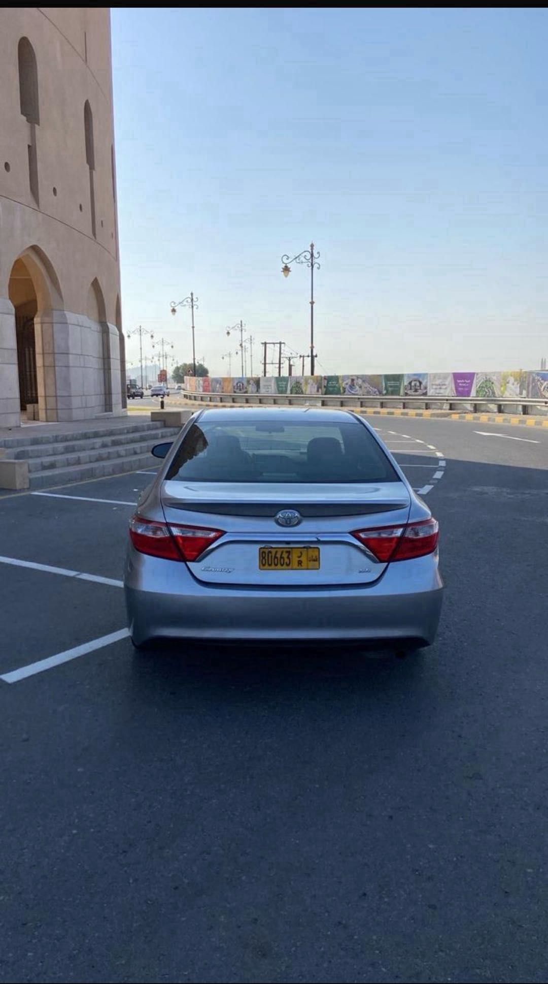 Car Image 2016 TOYOTA CAMRY LE