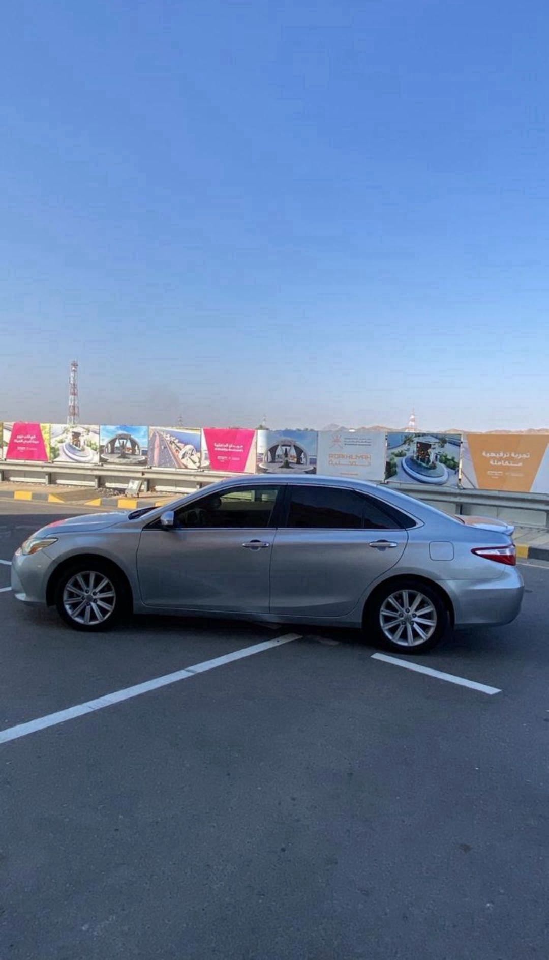 Car Image 2016 TOYOTA CAMRY LE