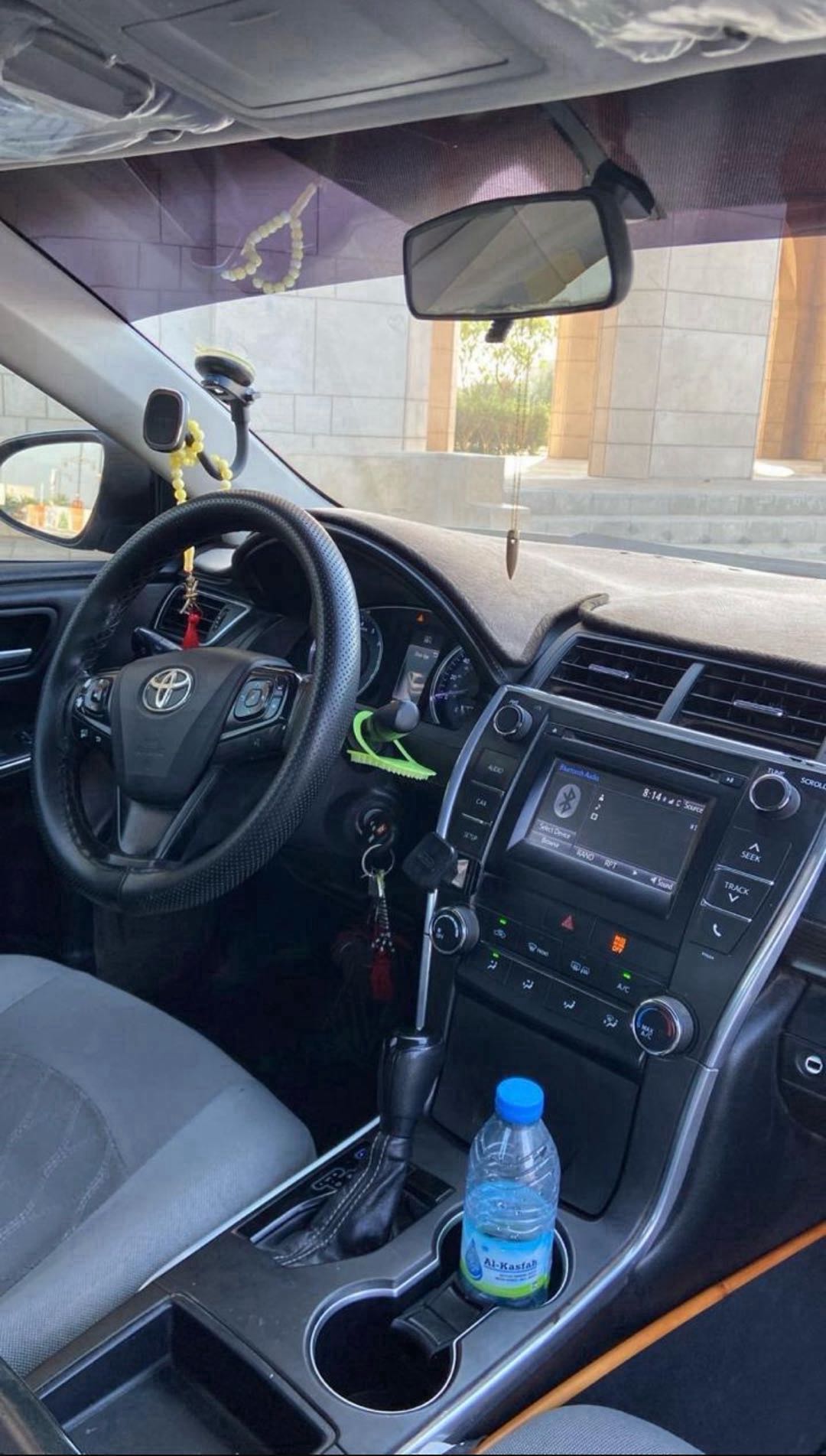 Car Image 2016 TOYOTA CAMRY LE