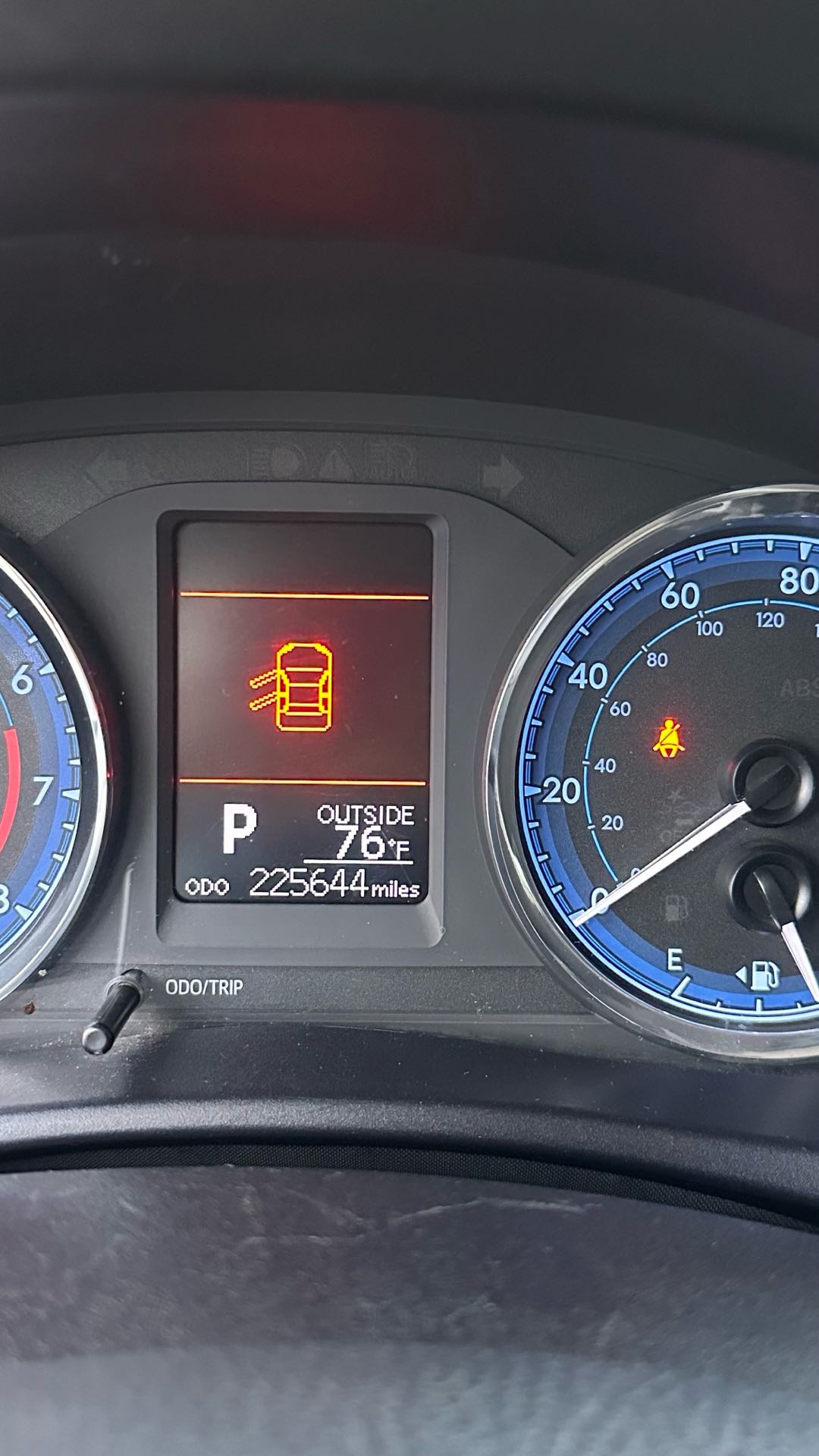 Car Image 2018 TOYOTA COROLLA LE