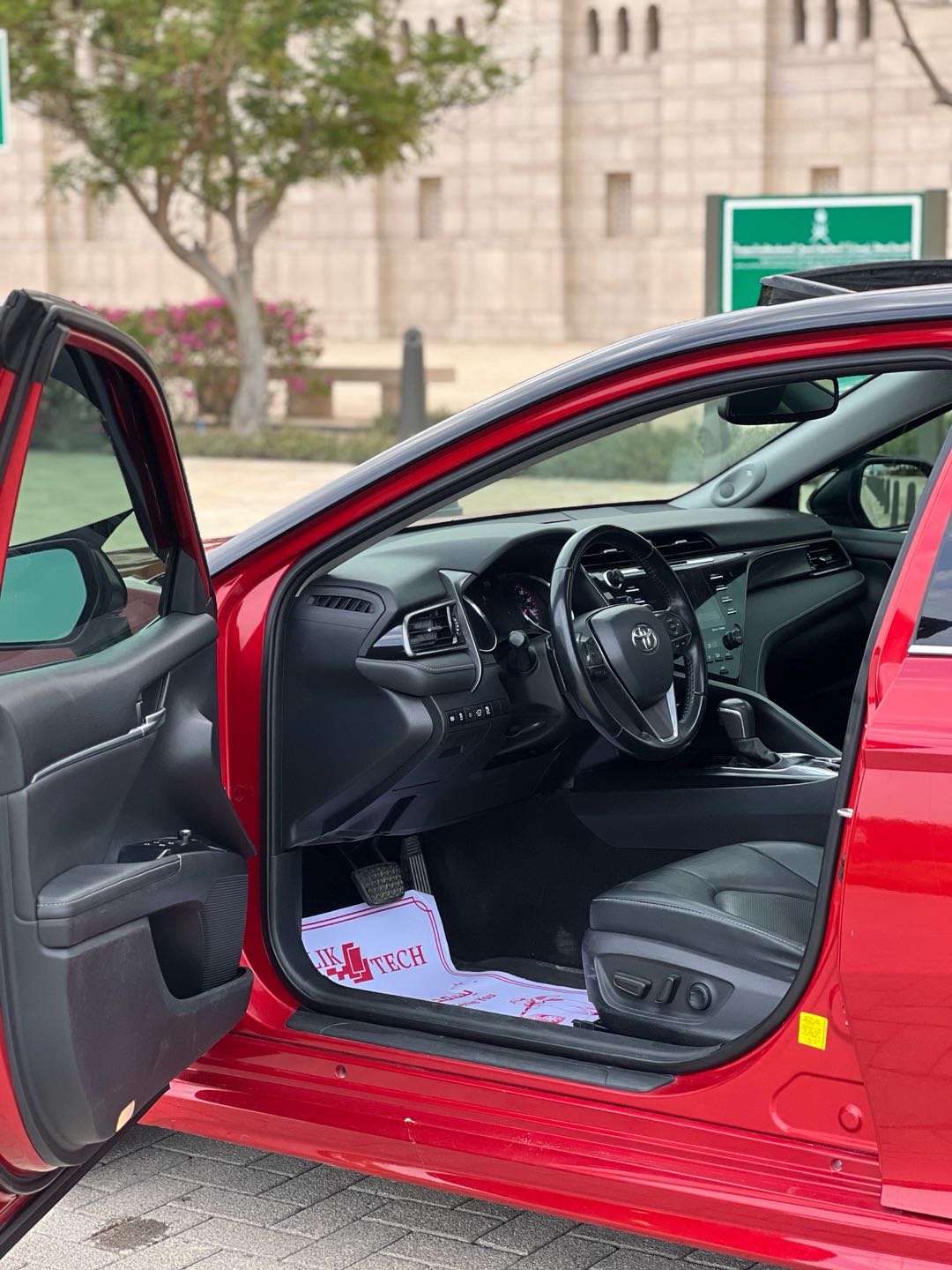Car Image 2019 TOYOTA CAMRY XSE