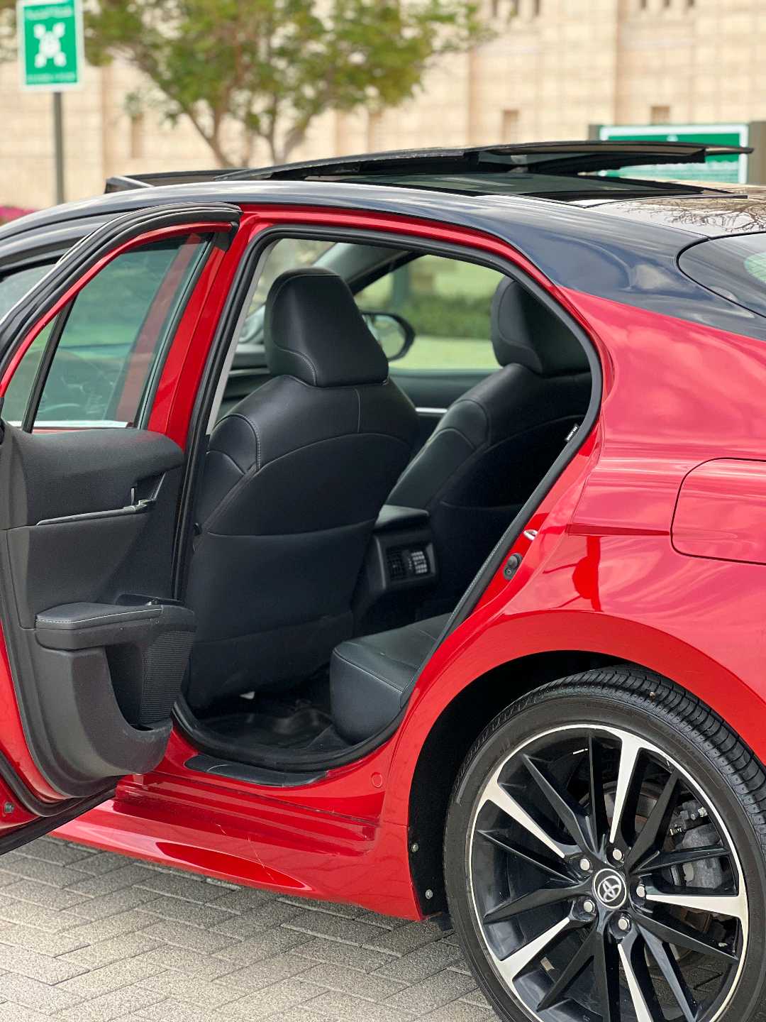 Car Image 2019 TOYOTA CAMRY XSE