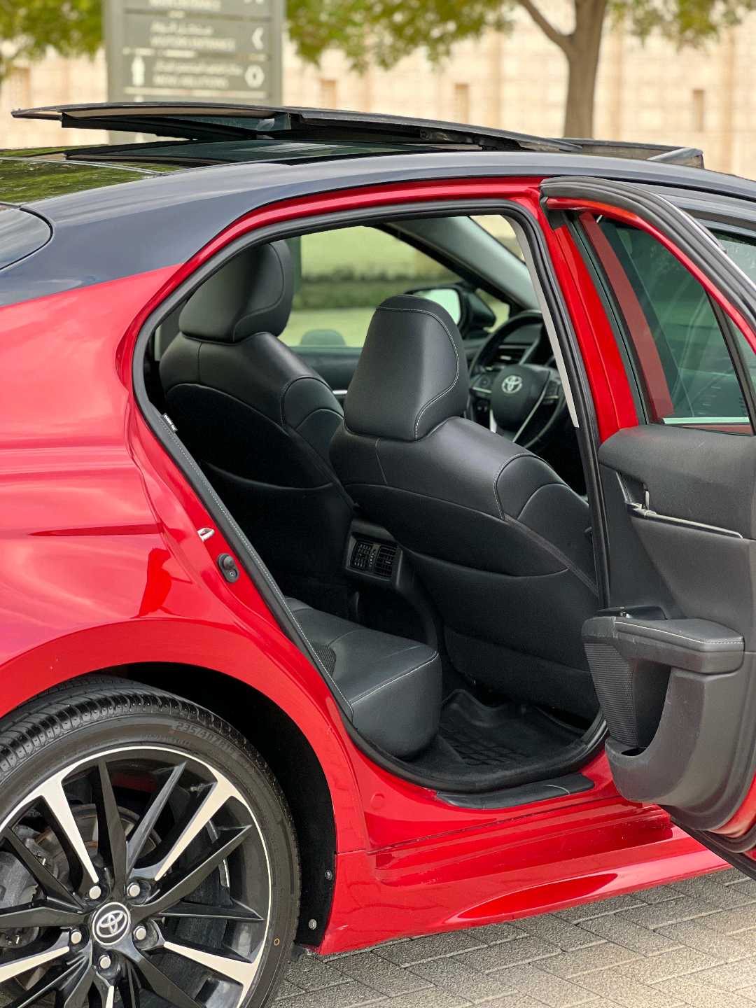 Car Image 2019 TOYOTA CAMRY XSE