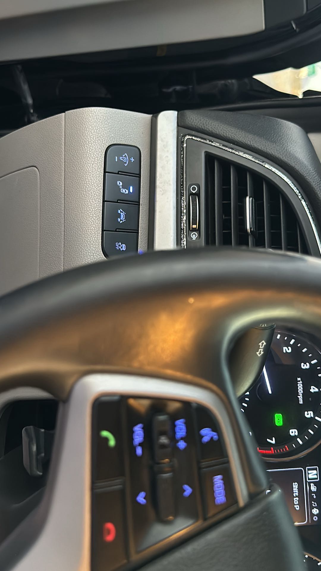 Car Image 2017 HYUNDAI ELANTRA SE