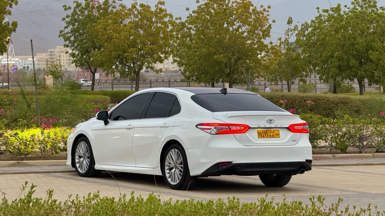 Car Image 2019 TOYOTA CAMRY XLE