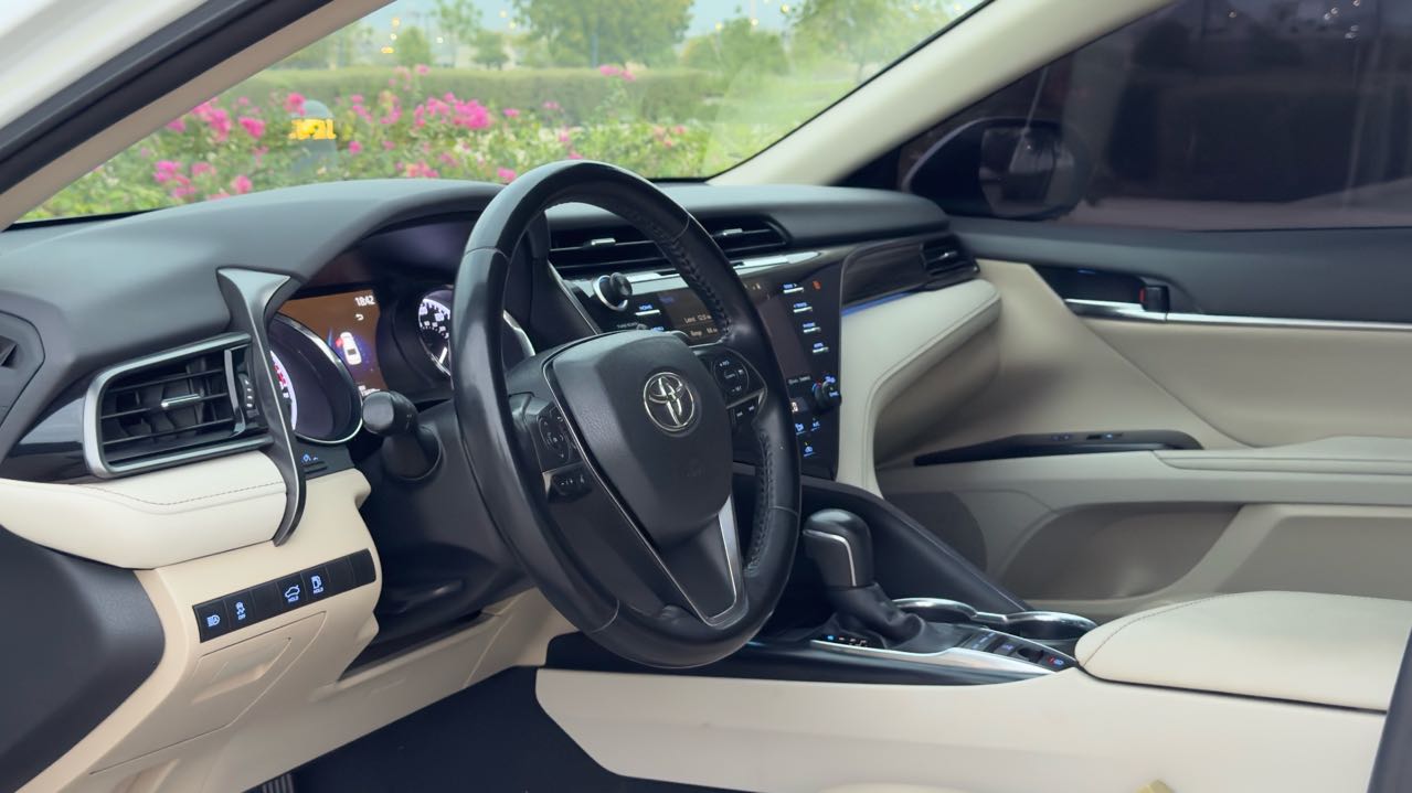 Car Image 2019 TOYOTA CAMRY XLE
