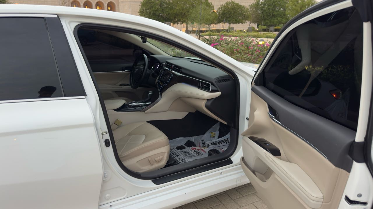 Car Image 2019 TOYOTA CAMRY XLE