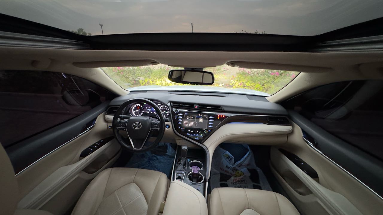 Car Image 2019 TOYOTA CAMRY XLE