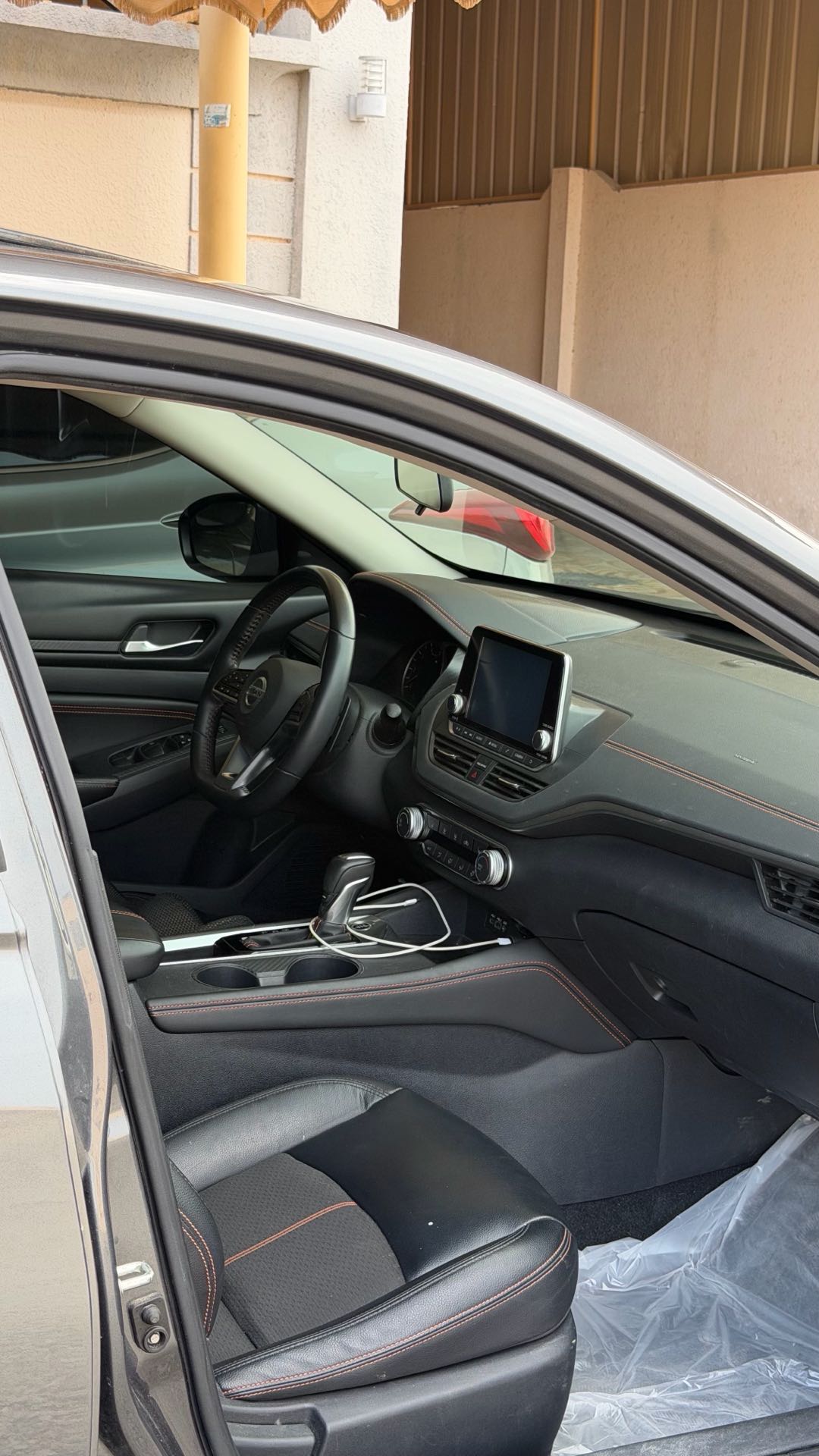 Car Image 2020 NISSAN ALTIMA SR
