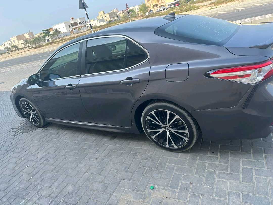 Car Image 2019 TOYOTA CAMRY SE