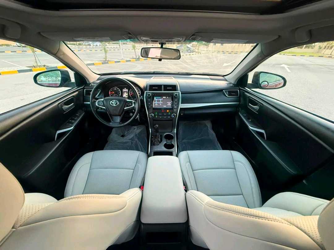 Car Image 2017 TOYOTA CAMRY SE